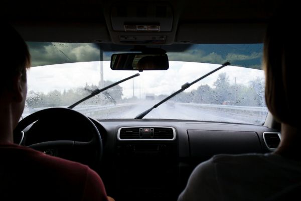 Guide pratique pour choisir des essuie-glaces efficaces en conditions de conduite extrêmes